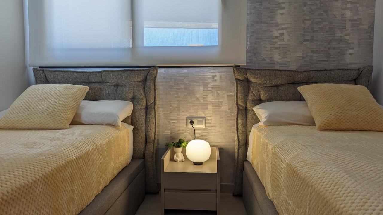 Sunset Cliffs Stylish Apartment Μπένιντορμ Εξωτερικό φωτογραφία